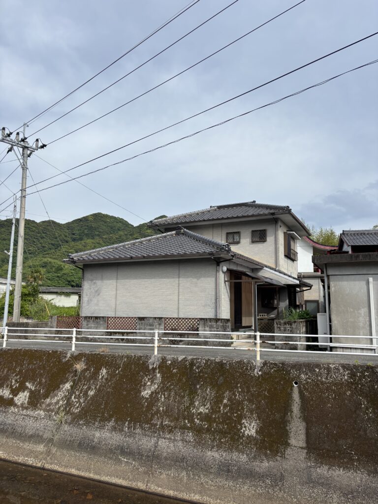 海のそばで静かな暮らし、畑・料理・釣りを楽しむ快適な動線の家