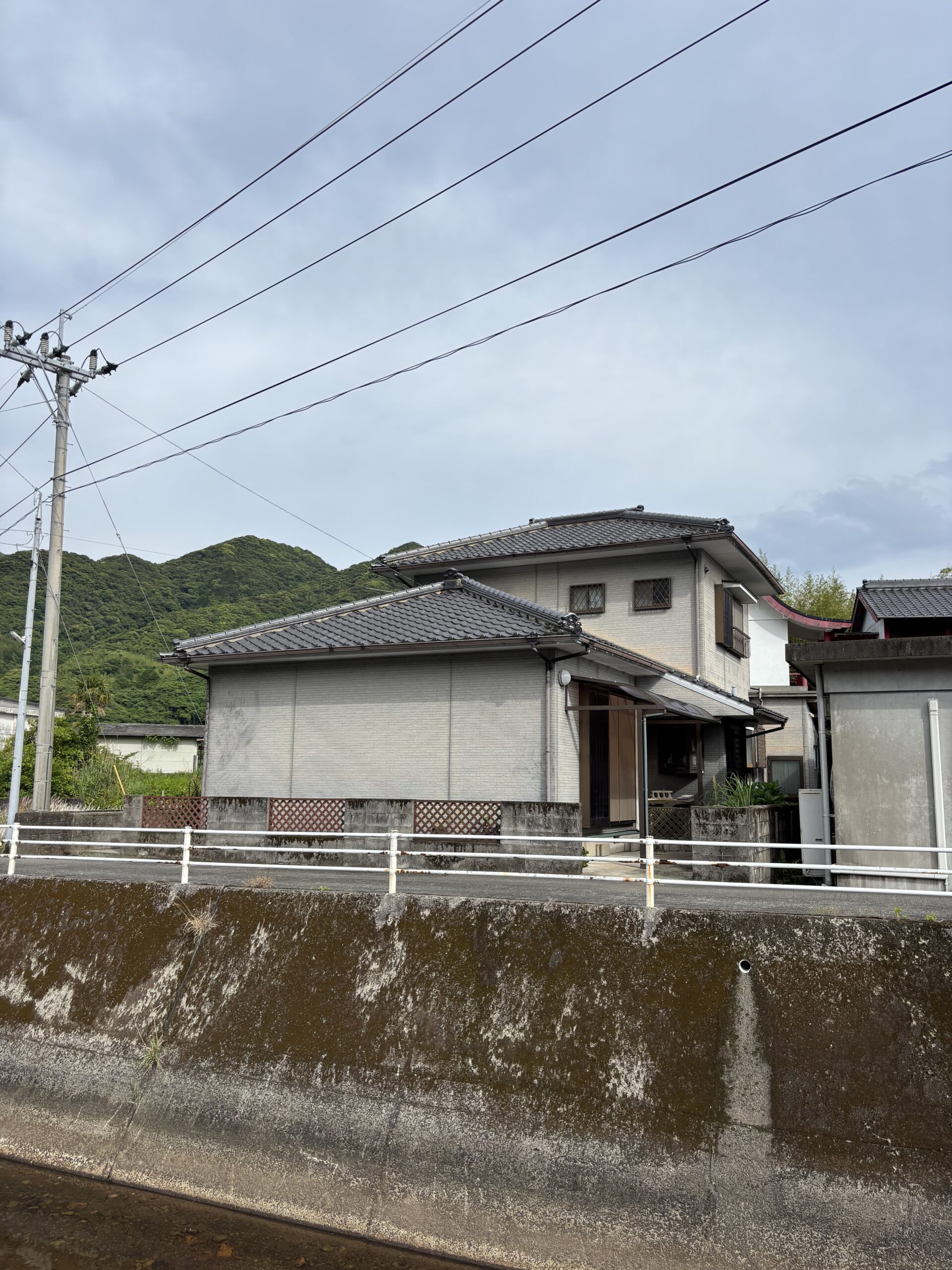 海のそばで静かな暮らし、畑・料理・釣りを楽しむ快適な動線の家