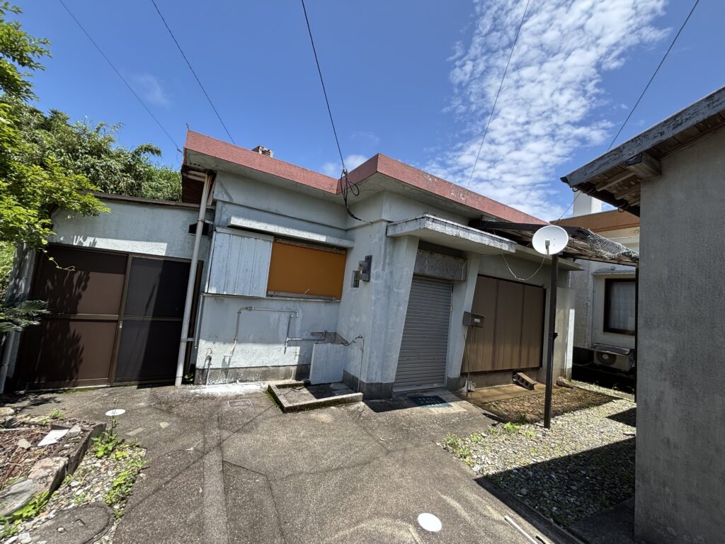 コンパクトに暮らす　‐土間・離れ・倉庫付き‐