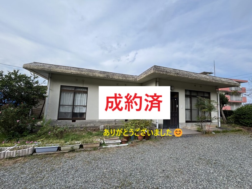 【成約済】島の風を感じる広々とした庭と畑付き物件、道路向かいにも土地があります。